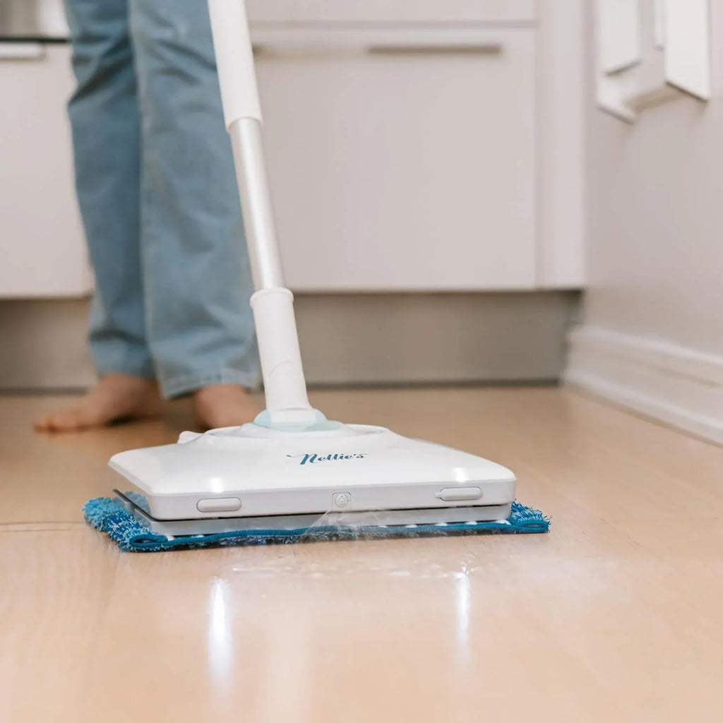 With adjustable handle and built-in water tank - built-in LED lights for thorough cleaning - wireless, battery-powered and easy to use - suitable for all floor types, environmentally friendly and sustainable