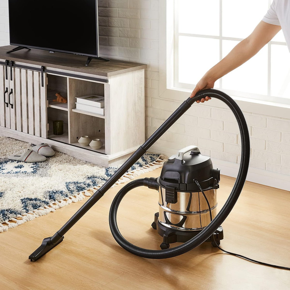 Basic type wet-dry dual-purpose vacuum cleaner, 4-gallon capacity for home use, 3 horsepower, stainless steel material, gray/black