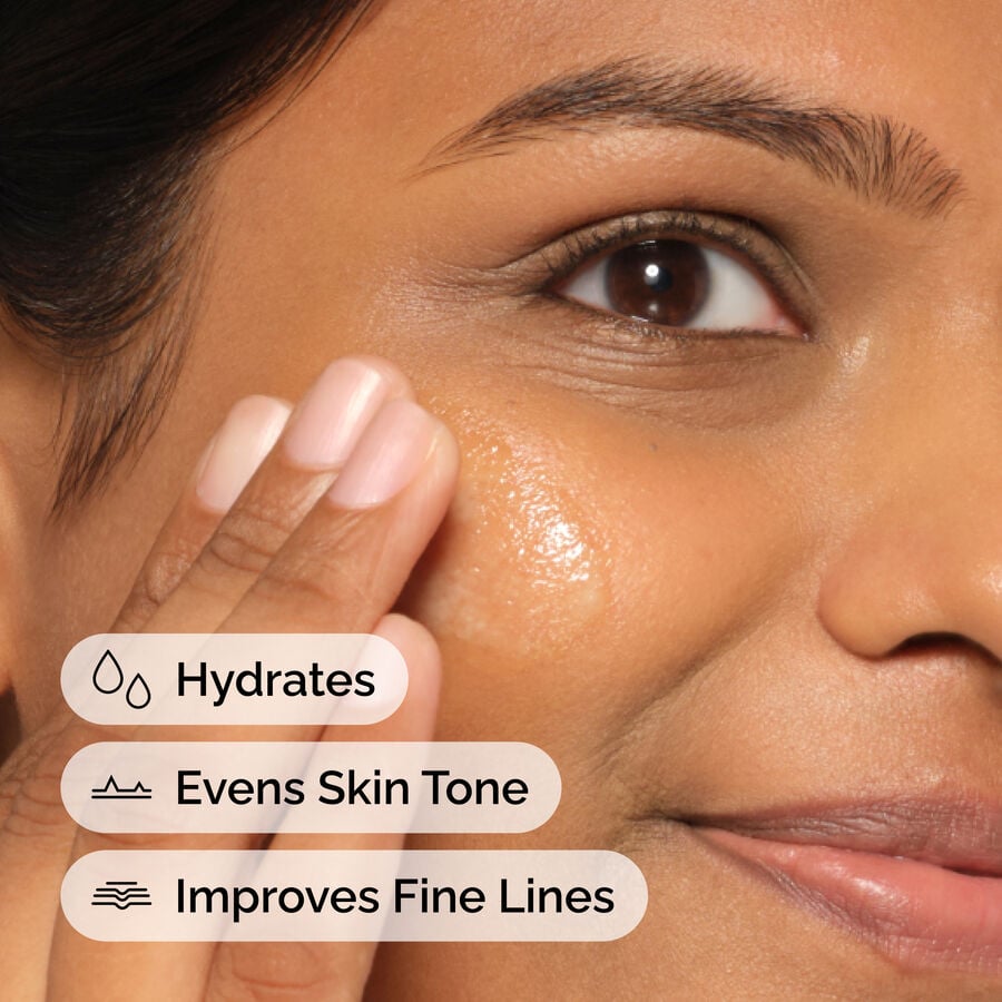 Model application of The Ordinary Granactive Retinoid 2% Emulsion 