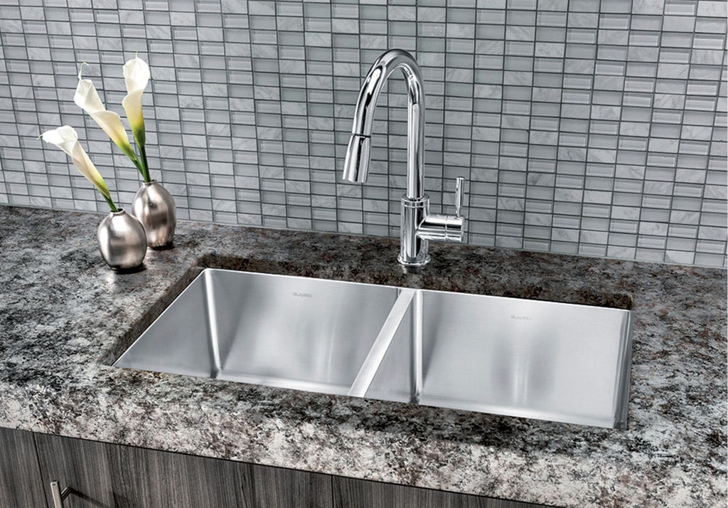 Blanco Quatrus R15 32-in 50/50 Double Bowl Undermount Stainless Steel Kitchen Sink