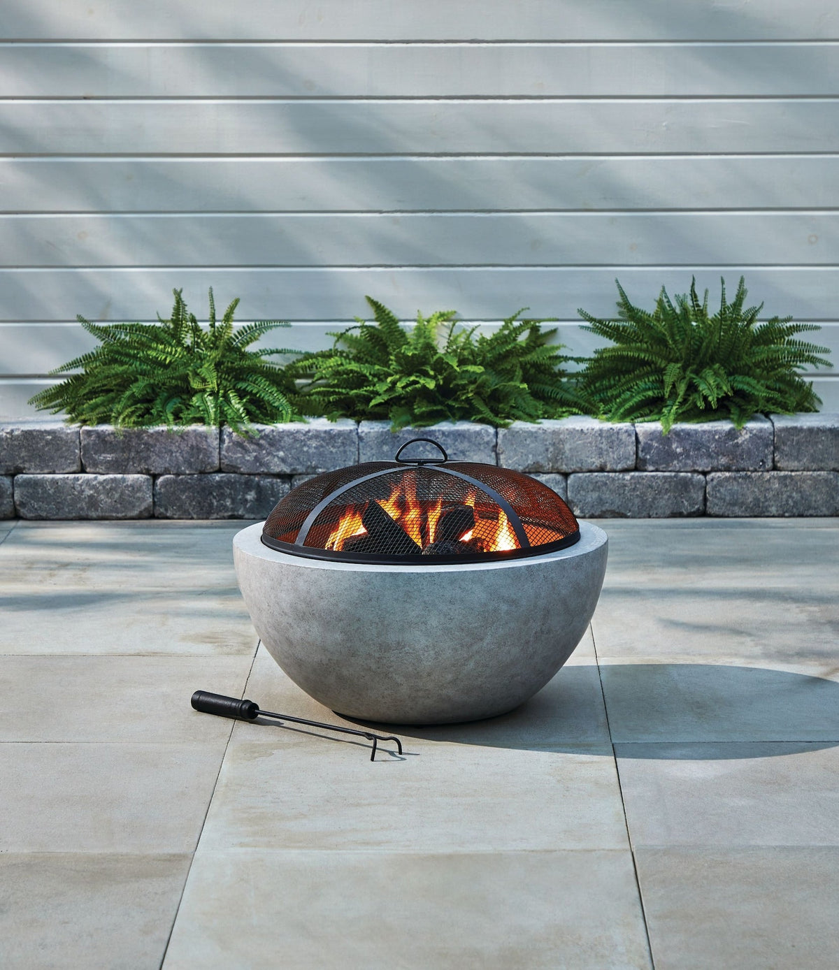 For Living Outdoor Round Steel Wood Burning Firepit with Spark Screen, 24-in